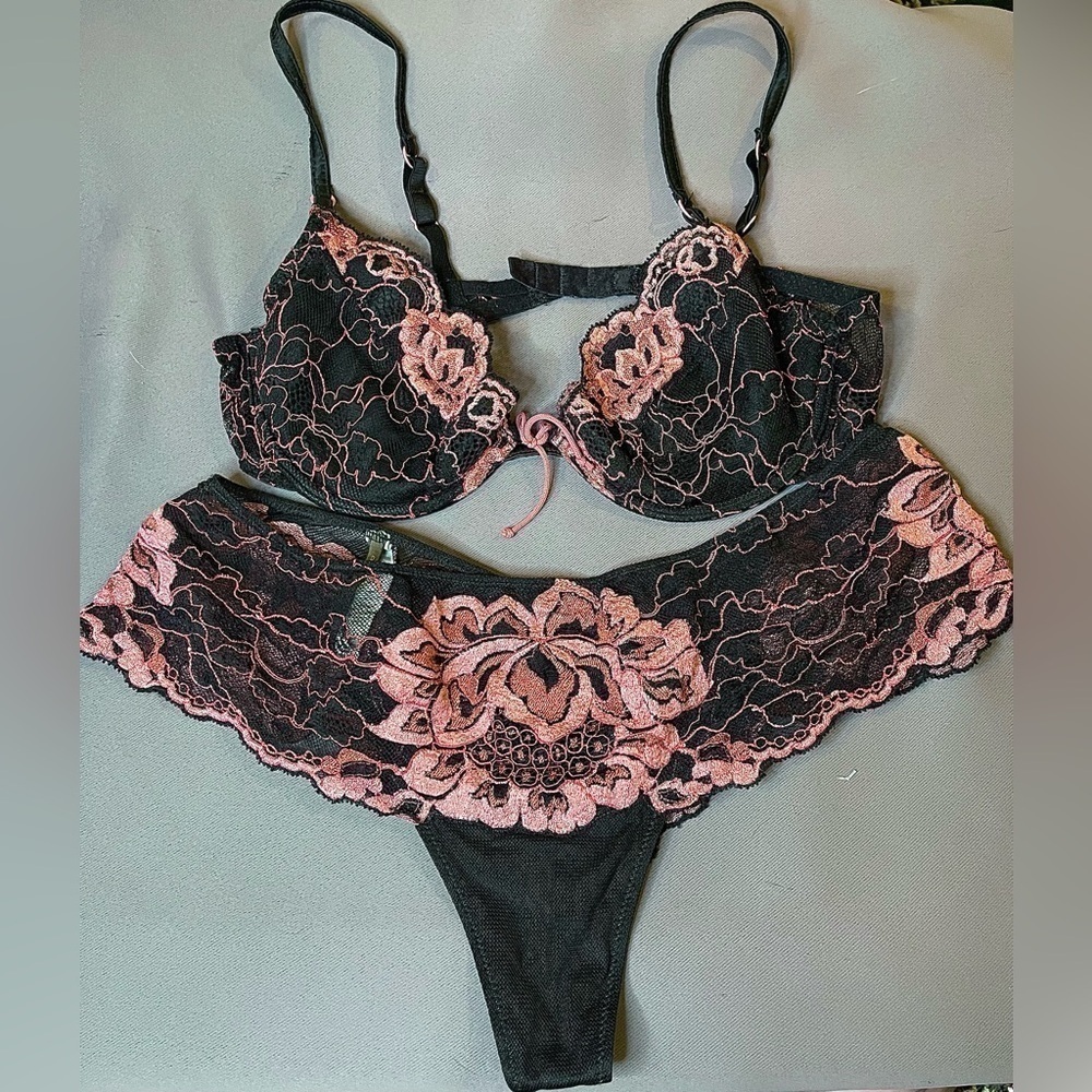 Argentovivo Pink and Black Floral Lingerie Set Underwire. Made in Italy size 34B